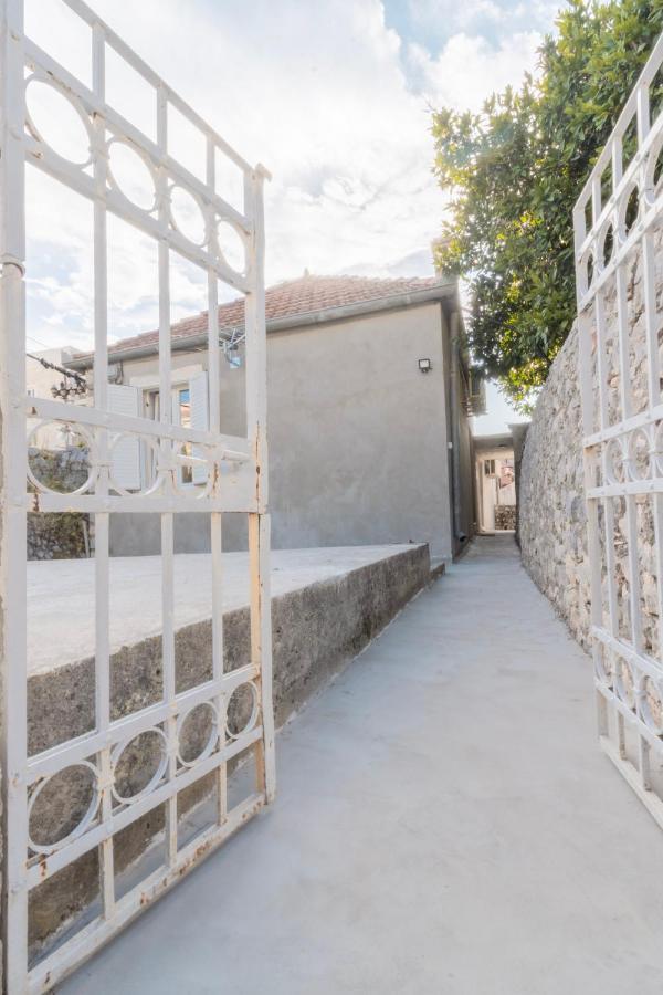 Apartments Florian ロプド エクステリア 写真