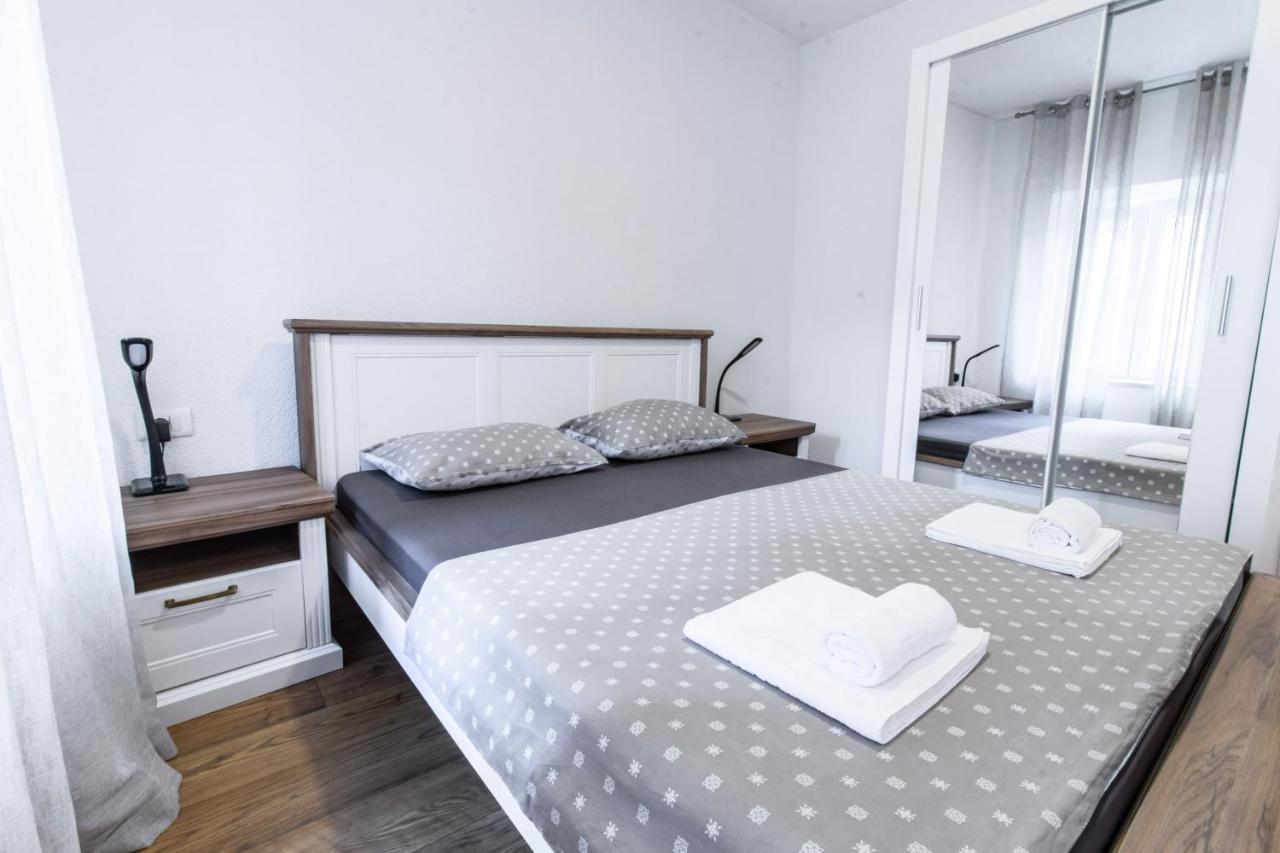 Apartments Florian ロプド エクステリア 写真