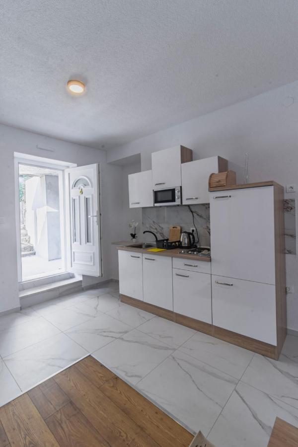 Apartments Florian ロプド エクステリア 写真