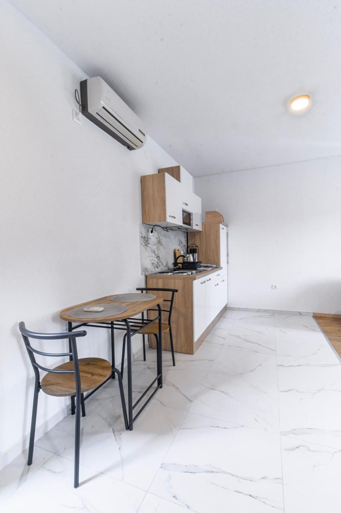 Apartments Florian ロプド エクステリア 写真