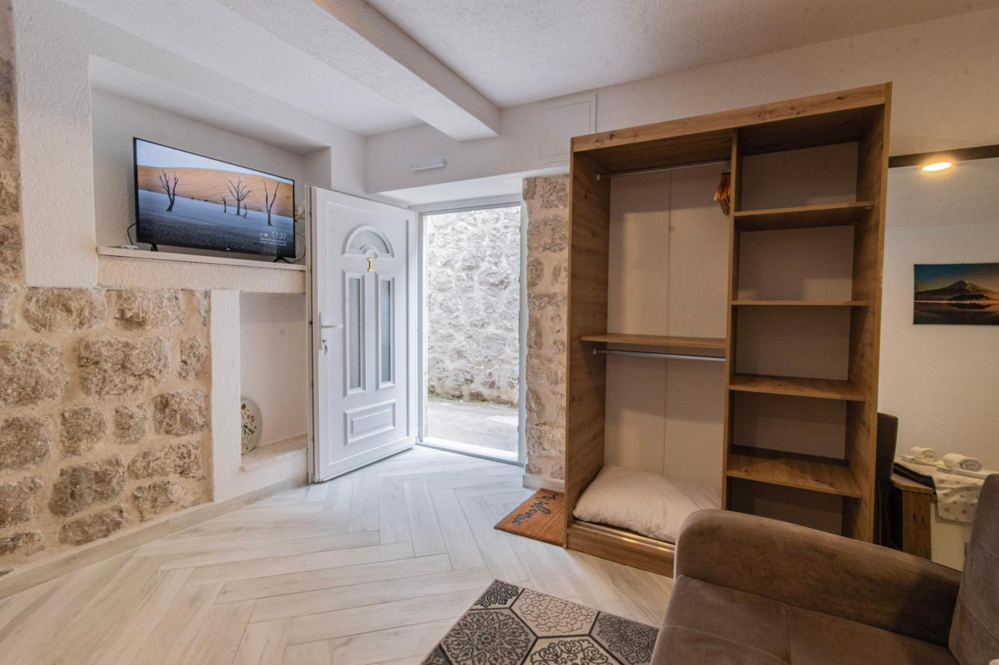 Apartments Florian ロプド エクステリア 写真